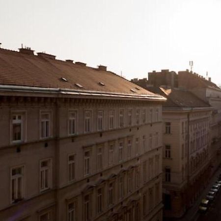 Classical Studio Apartment Budapest Bagian luar foto