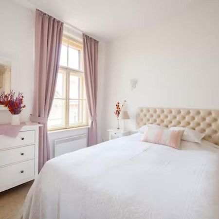 Classical Studio Apartment Budapest Bagian luar foto