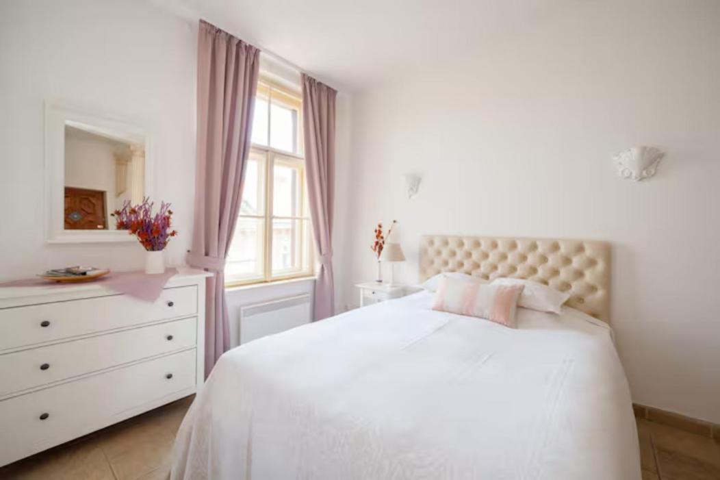 Classical Studio Apartment Budapest Bagian luar foto